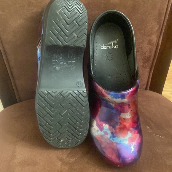 Nursing Clogs - Picture 2 of 3